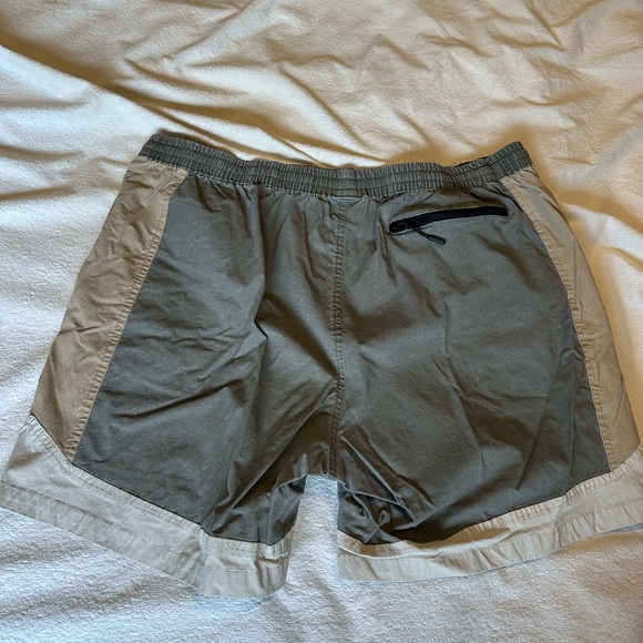 COTTON ON
Men's Mountain Tech Shorts In Military/gravel Stone/bone - Picture 3 of 5